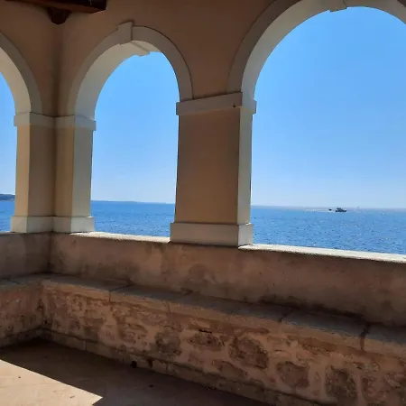 Old Harbour * Новиград