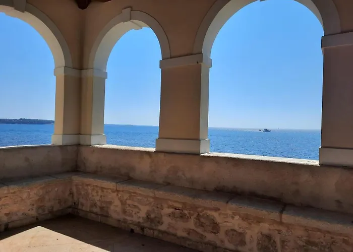 Old Harbour * Новиград